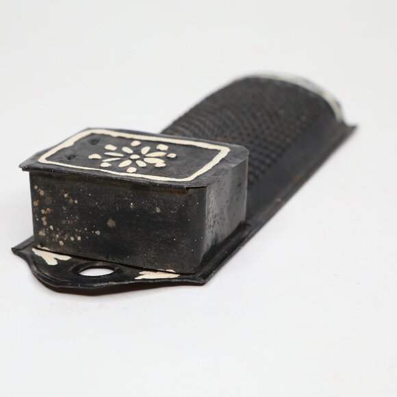 Vintage Metal Nutmeg Grater Wall Mount Spice Grinder Black Farmhouse Kitchen - Picture 8 of 8